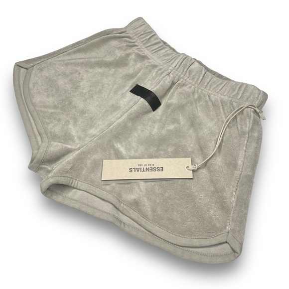 Essentials Fear Of God Women’s Shorts Seal Grey NWT - Picture 2 of 5